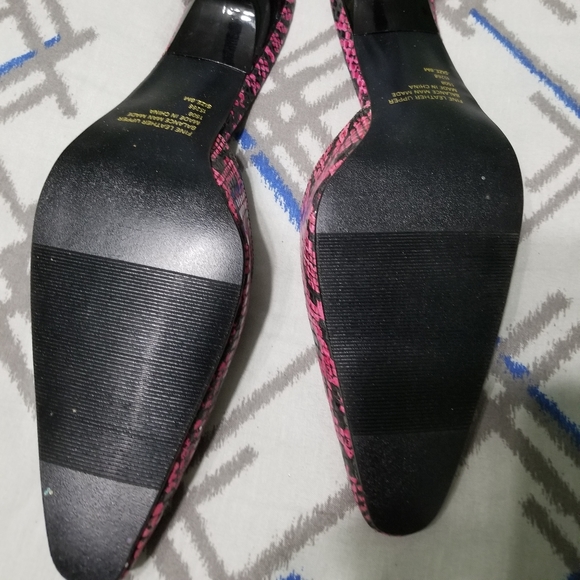 Newport News Easy Style Pumps - Picture 4 of 5